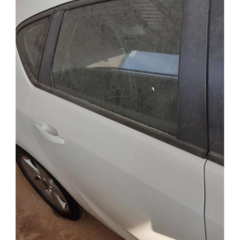 Puerta Tra. Der. Opel Astra J de 2012 diesel (sin accesorios)